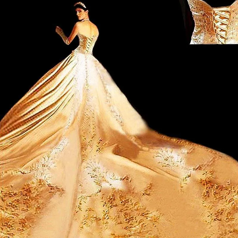 2019-gorgeous-gold-embroidered-cathedral-train-wedding-dresses-halter-sweetheart-corset-back-gothic-a-line-bridal-gown (1)_副本