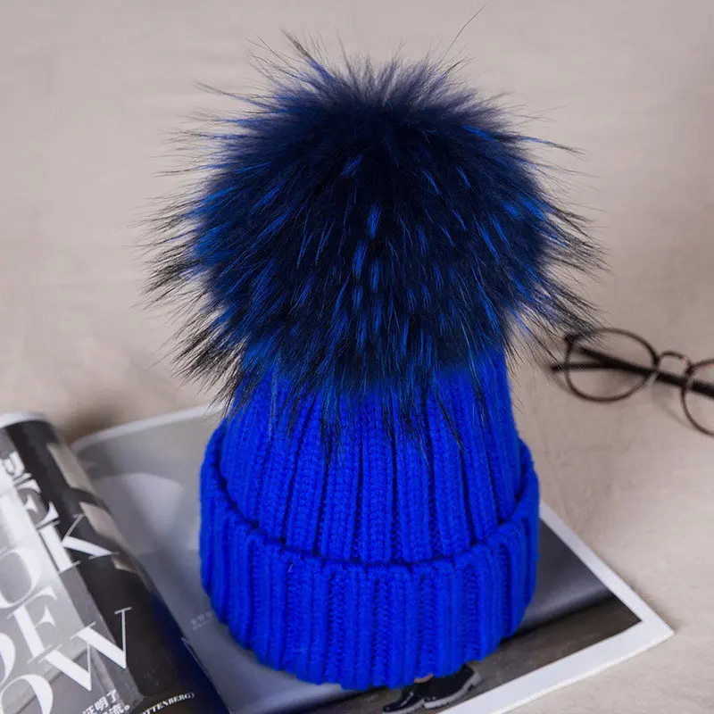Детская зимняя шапка из меха енота для мальчиков, вязаная шерстяная шапка с цветными помпонами, зимняя плотная теплая шапка из натурального меха для маленьких детей - Цвет: blue child