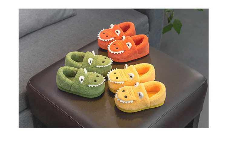 Детские тапочки с динозаврами; зимняя теплая Домашняя обувь для спальни и ванной; меховые тапочки для мальчиков и девочек; плюшевая обувь для малышей