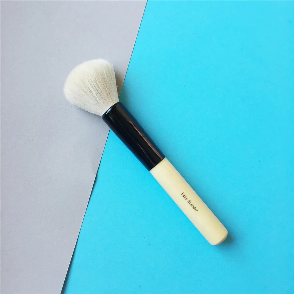 BOBBI BROWN FACE BLENDER BRUSH _ 3