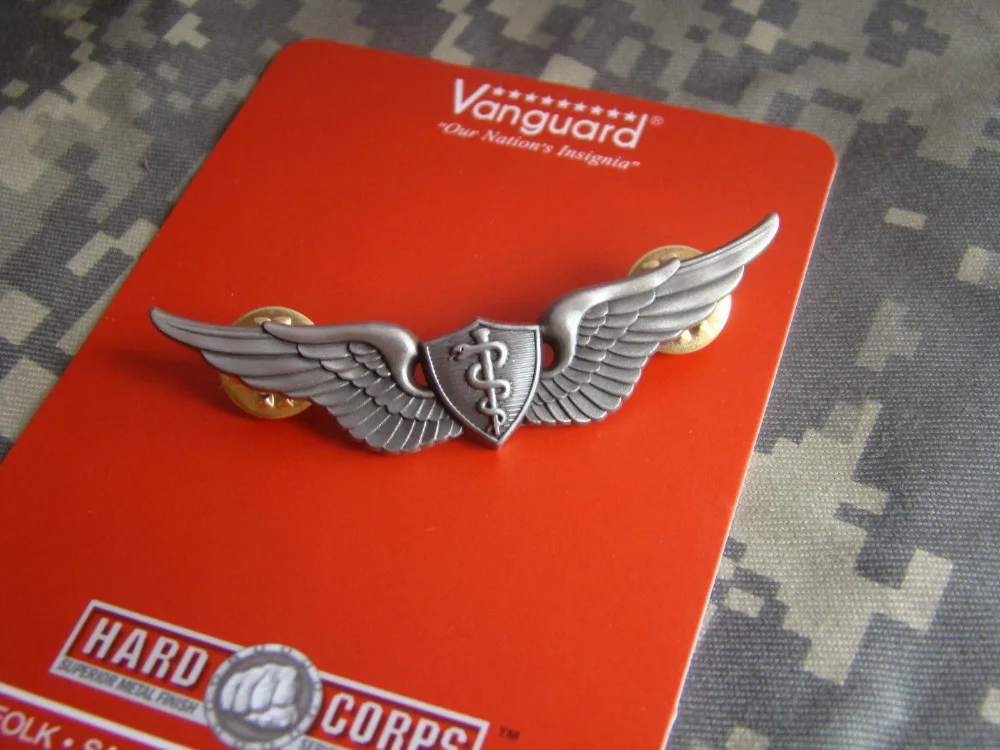 MILITARY US ARMY BASIC FLIGHT SURGEON WINGS LAPEL PIN INSIGNIA BADGE AWARD