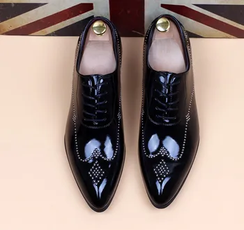 

Male Pointed Toes Patent Leather Dress Shoes Men Business Spring Autumn Breathable Lace Up Rivet Loafers