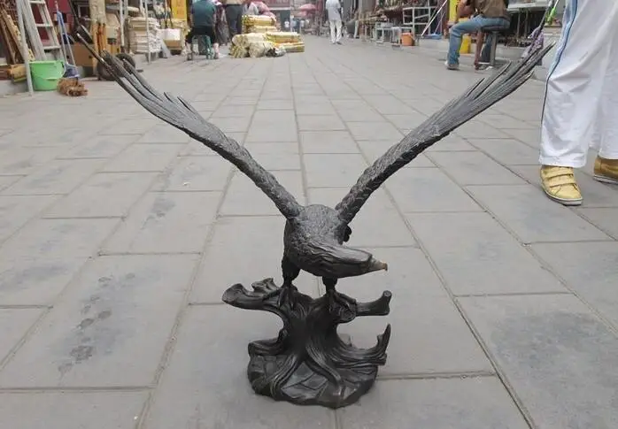 

China pure Bronze Art carve Fly spread the wings lanneret Eagle statue