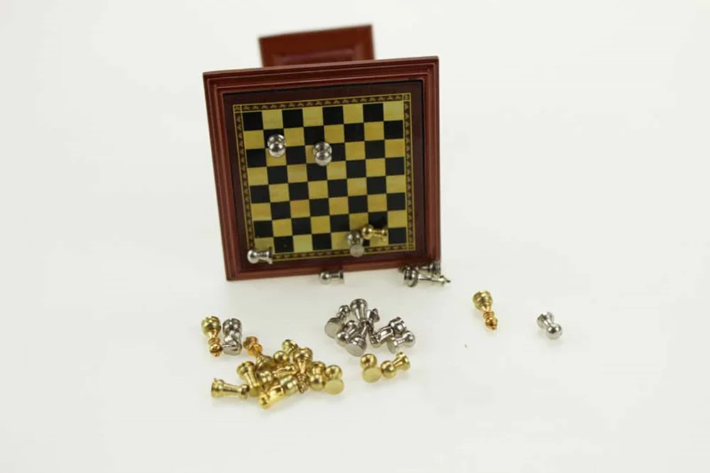 Acessórios de Metal Xadrez com Mesa de Simulação Brinquedos para Decoração de Casa de Boneca 12 de Casa de Bonecas em Miniatura Mini Modelo Mobiliário 1 - 8 Móveis de brinquedos
