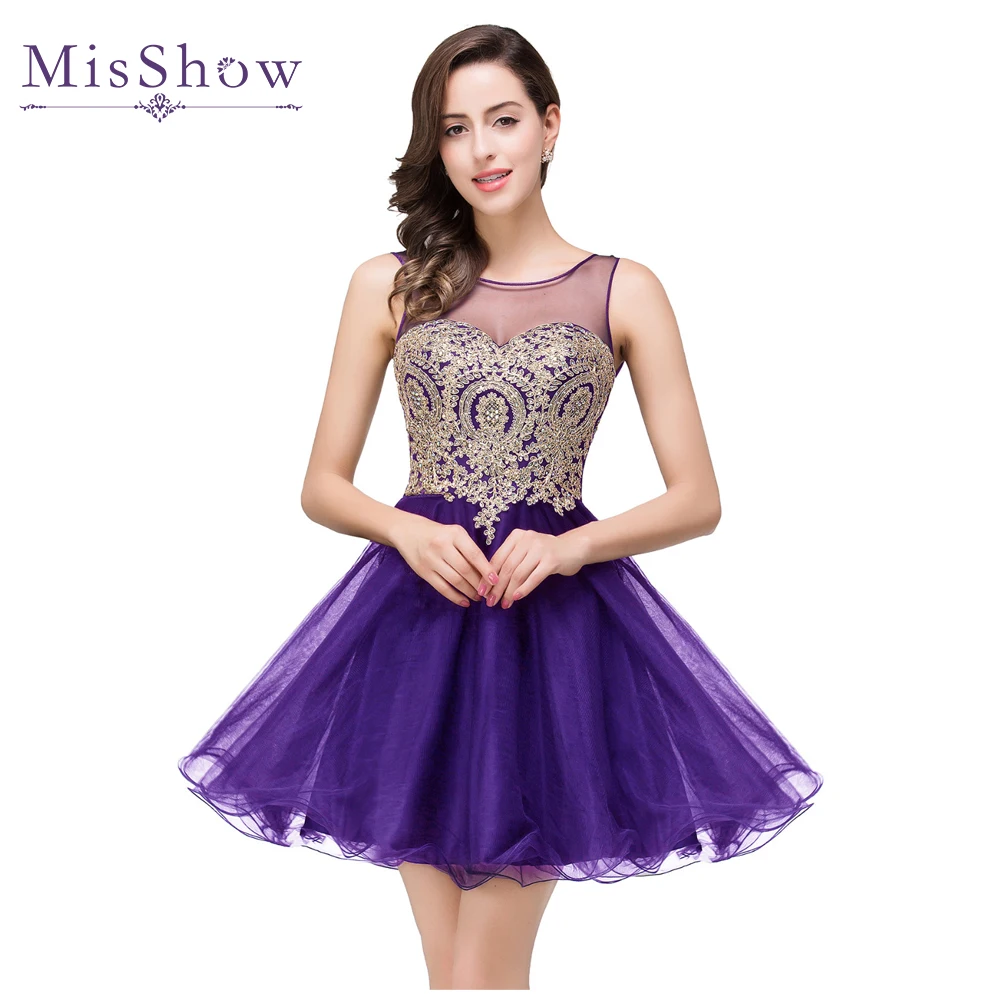 vestido preto com roxo
