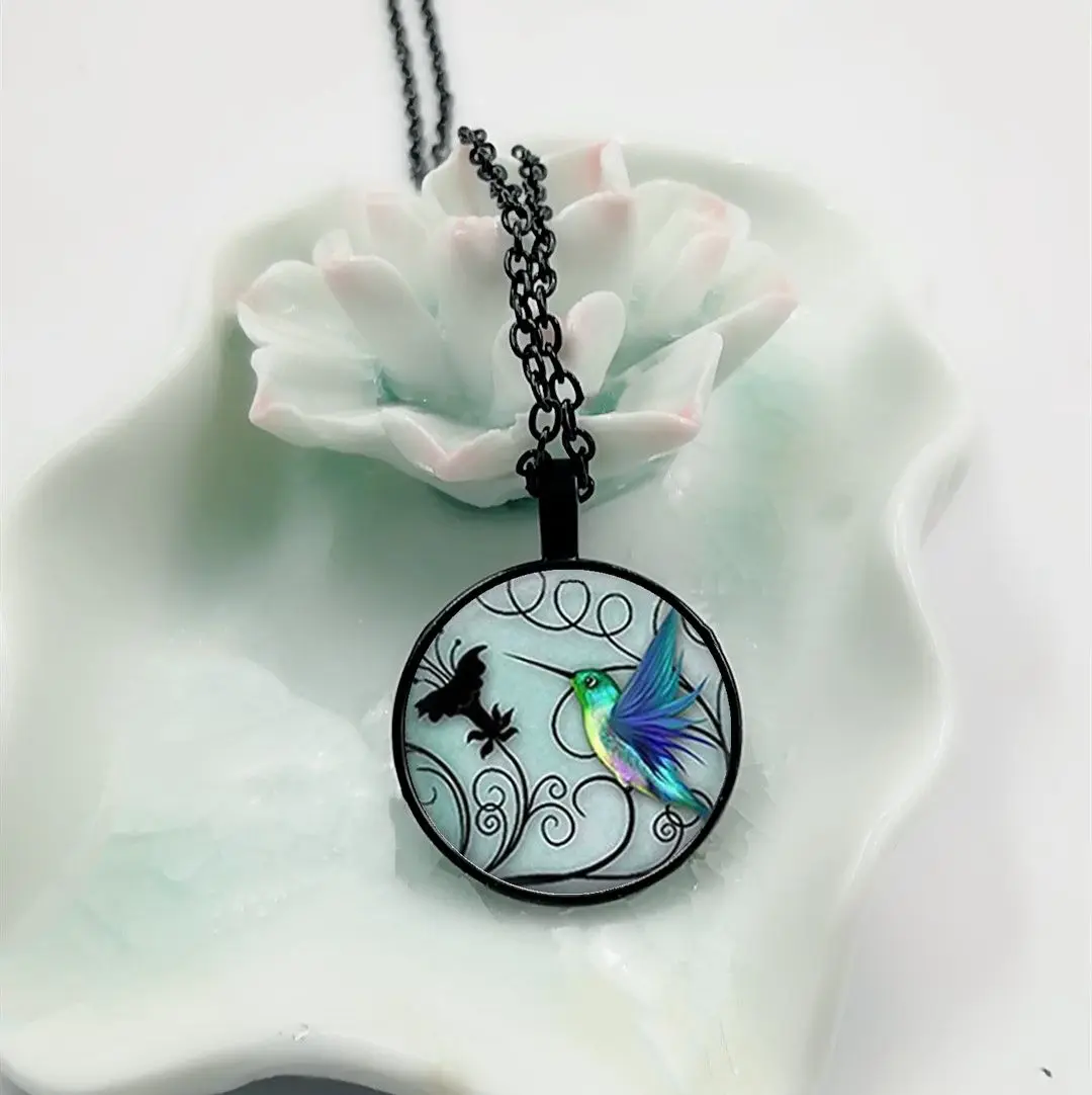 

2018 New Blue Hummingbird Necklace Hummingbird Pendant Glass Bird Jewelry Art Glass Cabochon Necklace