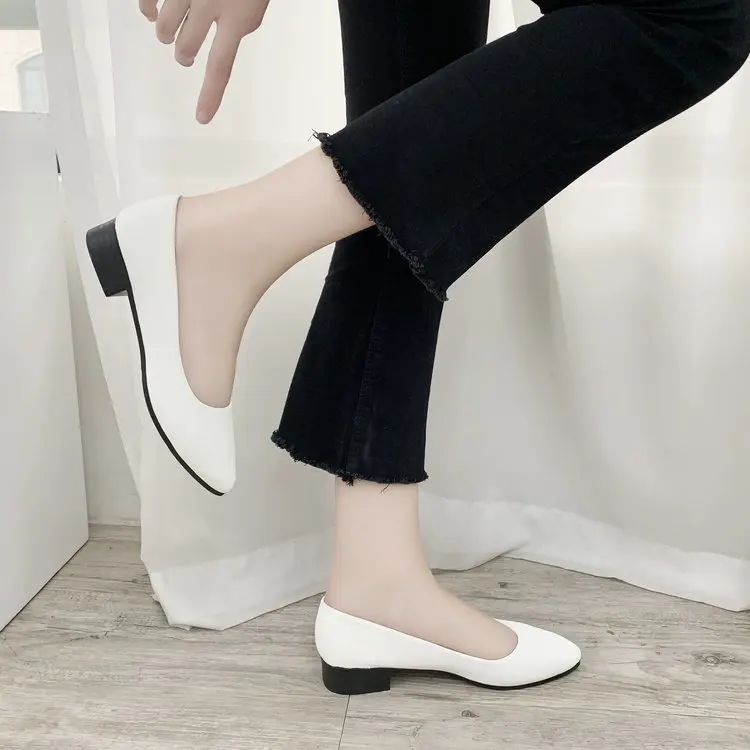 Летние туфли; женские черные кожаные туфли-лодочки; коллекция года; женские туфли с острым носком без застежки на квадратном каблуке средней высоты; Повседневная обувь в римском стиле; Zapatos De Mujer