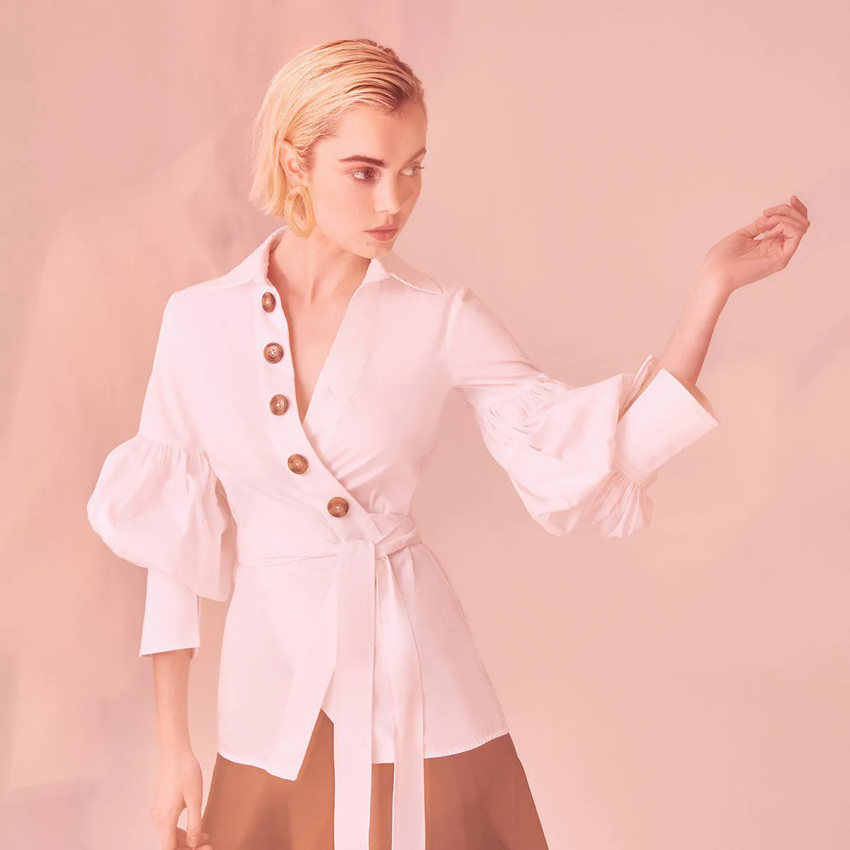 

2019 Asymmetrical Oblique Entrance Guard Large V-collar Button Decorative Wrapped-up Tied Lantern Sleeve Court Breeze Blouse