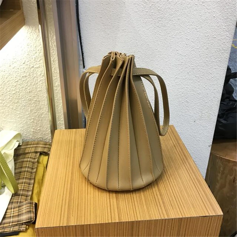 

2019 Vintage Three-dimensional Pleated Bucket Bag Top Handle Women Handbag Designer Crossbody Bags Evening Clutch party Purse