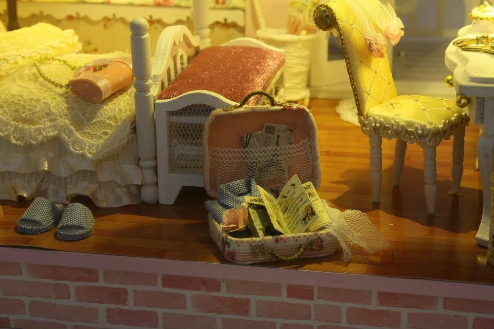 2018 New DIY 3D Mini Toys Stitching Doll House Wooden Educational  with LED+Furniture Toys for children Lover (4)