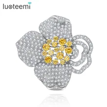 LUOTEEMI Factory wholesale Women Christmas Gift Fashion Alloy Flower Brooches Crystal Jewelry Rhinestone Brooch For Wedding