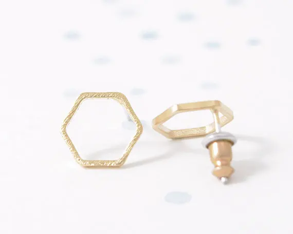 

Shuangshuo Trendy Geometric Hexagon Stud Earrings for Women Small Punk Earrings boucle d'oreille brincos para as mulheres