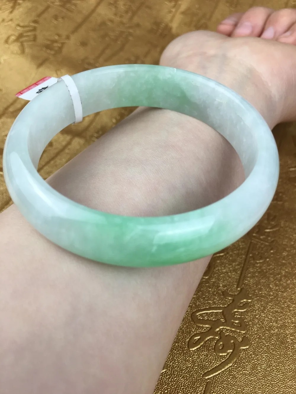 

Send A certificate natural Jadeite bracelet Yang green two-color 54-61mm female bracelet Jewelry gift