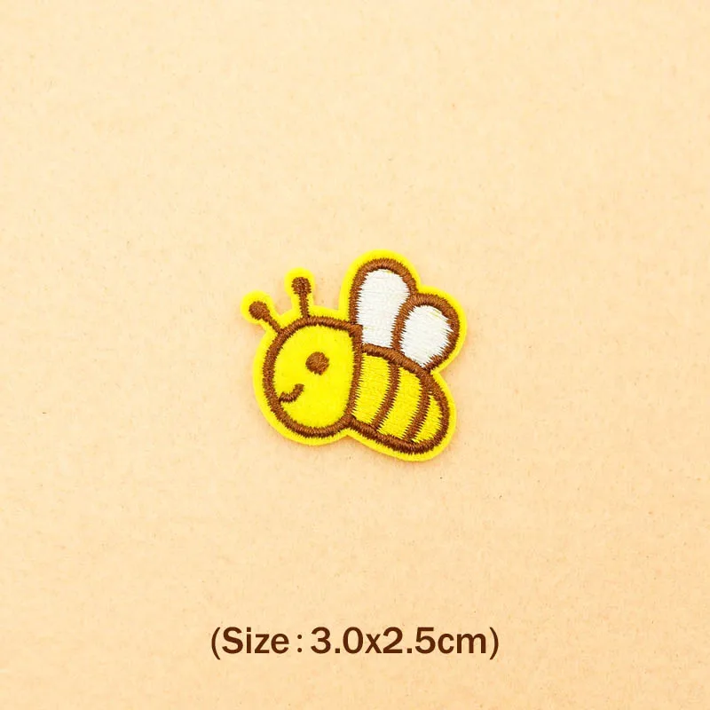 

1Pcs Honeybee (Size:3*2.5cm) DIY Cloth Iron On Patch Embroidered Applique Sewing Badge Clothes Stickers Apparel Accessories