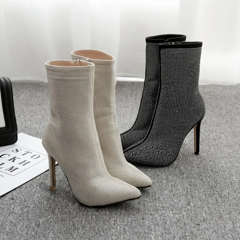 Новая модная женская обувь фирменного дизайна ботильоны пикантные зимние женские ботинки-гладиаторы на тонком высоком каблуке с острым носком и стразами