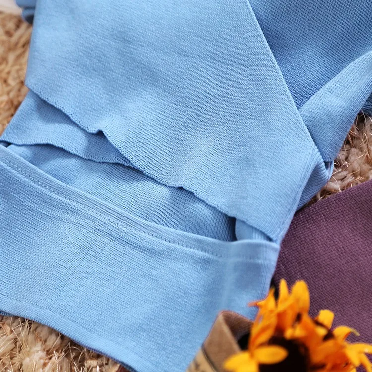 Женская трикотажная рубашка с глубоким V образным вырезом и коротким