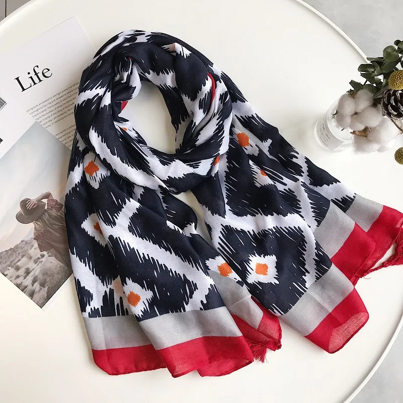 

Spain Fashion Brand 2019 Geometric Plaid Viscose Scarf Women High Quality Print Soft Shawls and Wraps Bandana Mujer Muslim Hijab