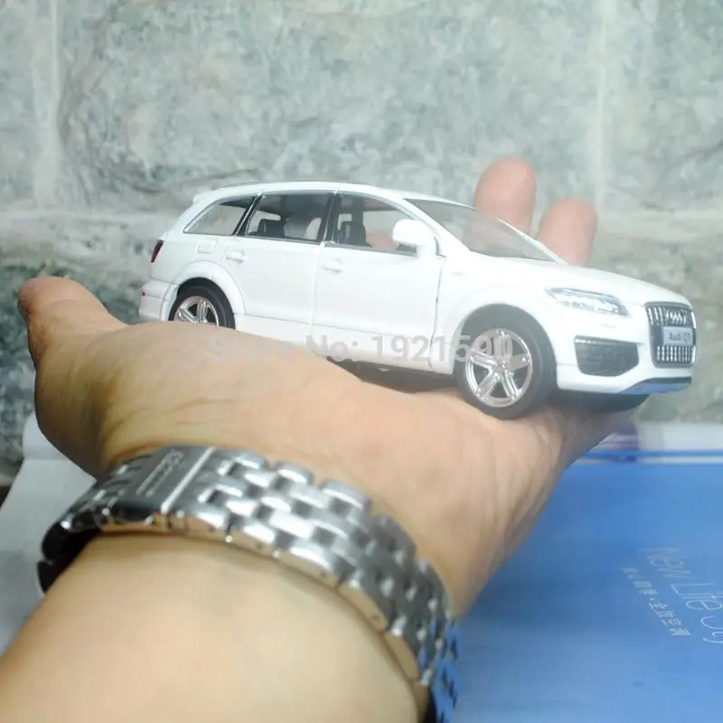 UNI 1/36 масштаб оттягивающийся автомобиль игрушки Германия Audi Q7 SUV литая модель металлическая модель автомобиля игрушка для коллекции/подарка/детей