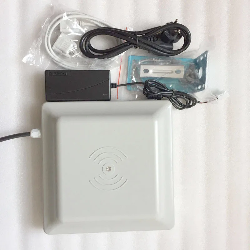 with 2 pvc UHF tags MAX 7m reading range Long range passive rfid uhf reader WG26/Lector de Largo Alcance RFID control de acceso with 2 pvc UHF tags MAX 7m reading range Long range passive rfid uhf reader WG26/Lector de Largo Alcance RFID control de acceso