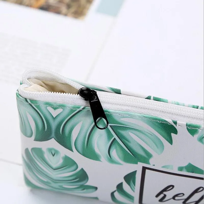 Large Capacity Leaf Cosmetic Bag Clutch Make Up Bag Neceser Zipper Portable 20*10cm Casual Make Up Organizer PU Beauty Bag Large Capacity Leaf Cosmetic Bag Clutch Make Up Bag Neceser Zipper Portable 20*10cm Casual Make Up Organizer PU Beauty Bag