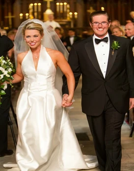 

High Quality Black Groom Tuxedos Groomsmen Mens Wedding Suits Prom Bridegroom Pesked Lapel Homecoming Suit(Jacket +Pants)