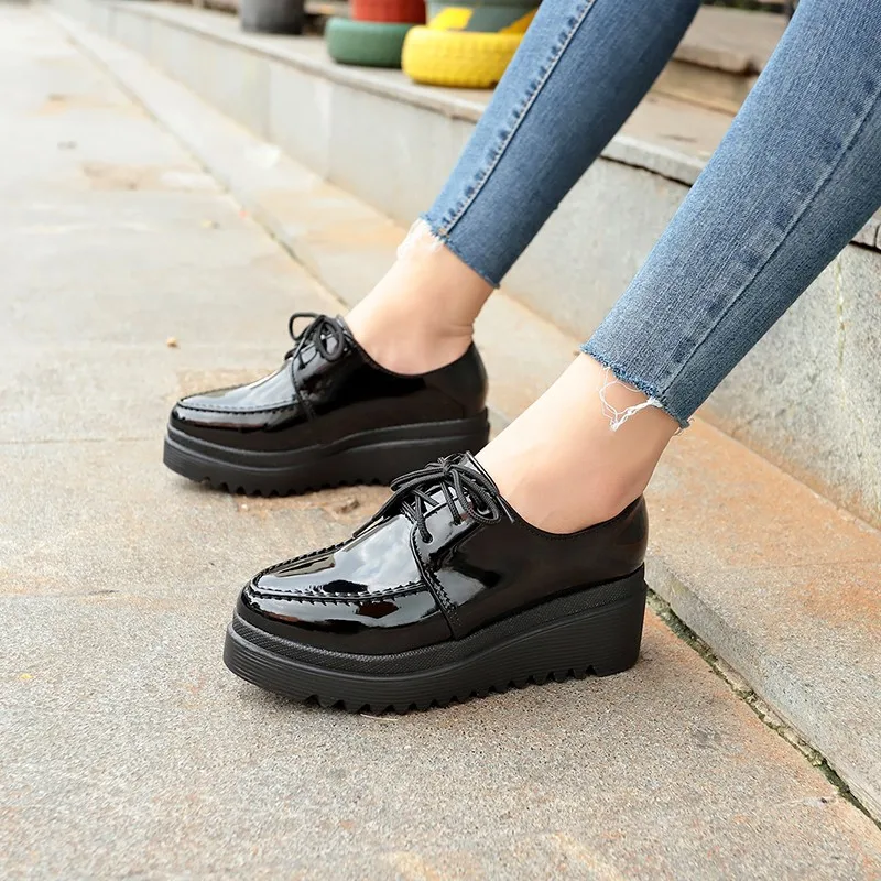 

Women Platform Oxfords Brogue Flats Shoes Patent Leather Lace Up Pointed Toe Brand Female Footwear Shoes for Women Creepers