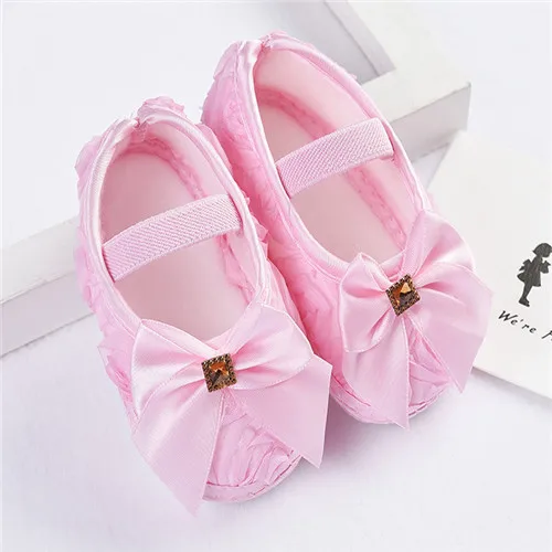 Кружевная детская обувь с бантом для девочек; модная детская обувь для малышей; обувь для новорожденных; сезон лето-весна; обувь для маленьких девочек - Цвет: Розовый
