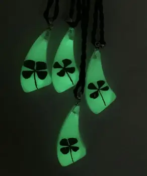 

FREE SHIPPING 12 PCS real green shamrock cool summer glow in dark lucky jewelry pendant