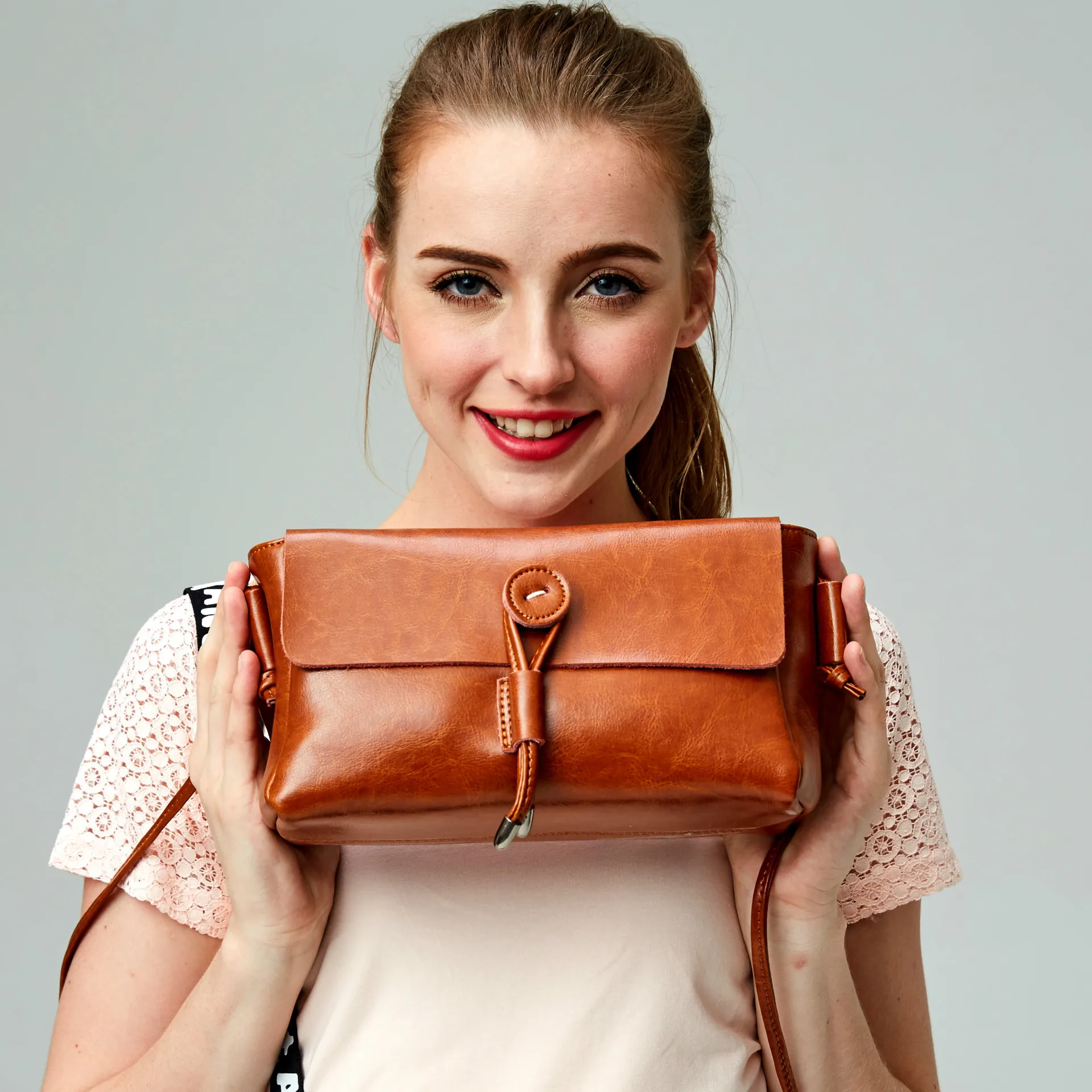 

2017 New Style Genuine Leather Lady Bag Fashion Cowhide Flap Ladies Casual Single Shoulder Handbag
