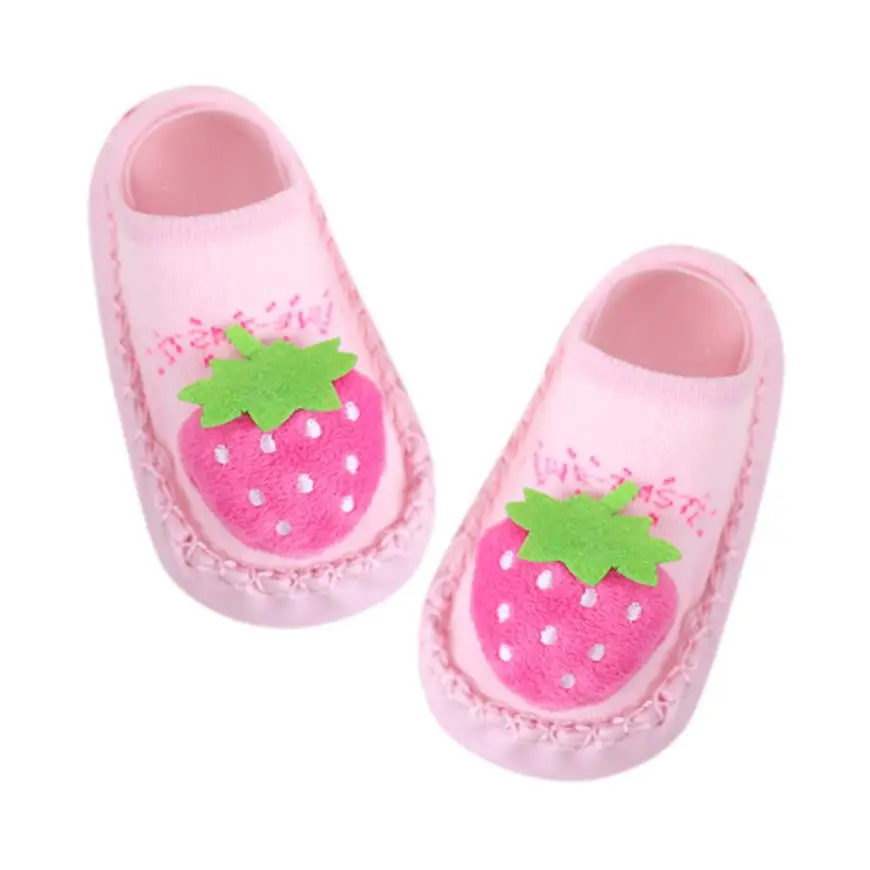 Обувь с рисунком клубники; милые мягкие удобные носки с фруктами для маленьких девочек и мальчиков; нескользящие носки-тапочки; 071 - Цвет: Розовый