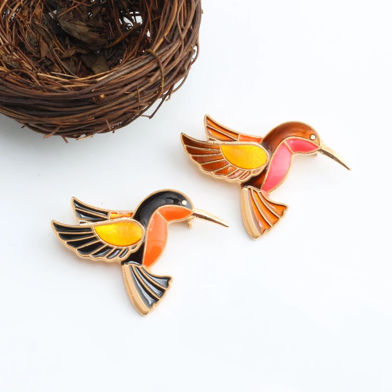 

2 Pcs/set Hummingbird Badge Fledgling Exquisite Design Cartoon Brooches Women Clothes Denim Jackets Hat Bag Accessories Icon Pin
