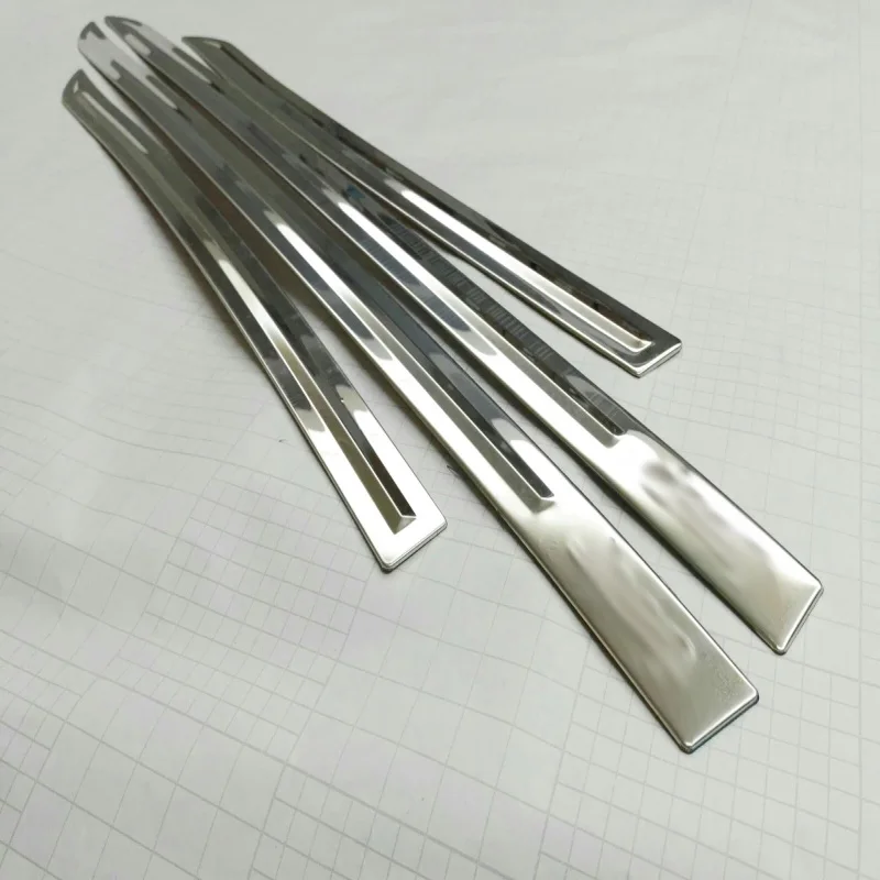 (4)