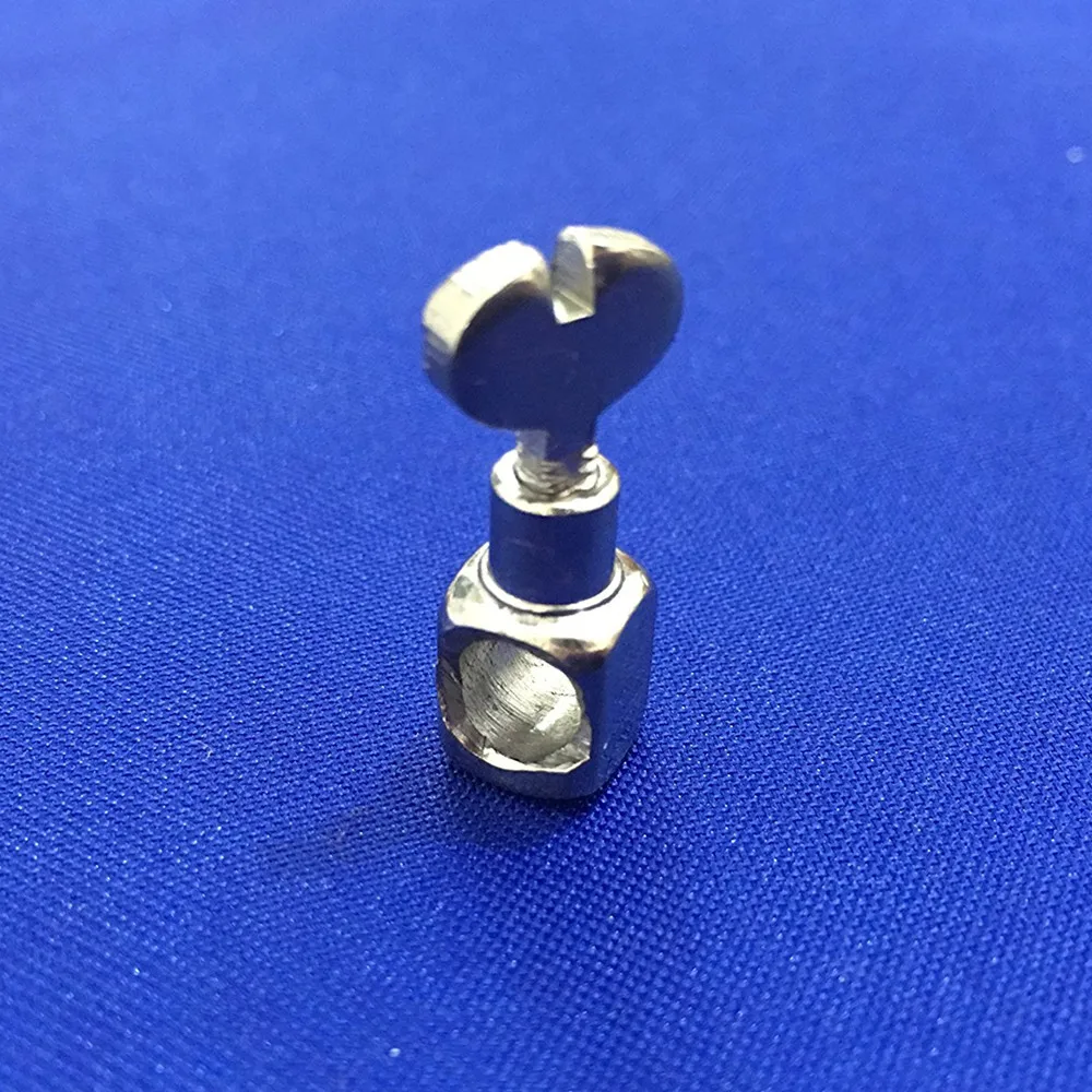 

DOMESTIC SEWING MACHINE OLD STYLE UNIVERSAL NEEDLE CLAMP, HOLDER AA7031