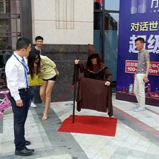 

Street Artist Levitation - Magic Trick , Illusions