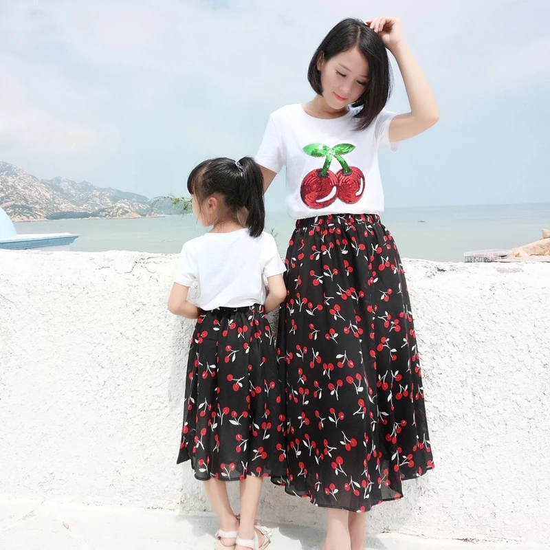 

Strawberry T Shirt Skirt Mother Daughter Skirts Family Matching Clothing Summer Long Skirt Matching Mom Daughter Top Tee Shirt