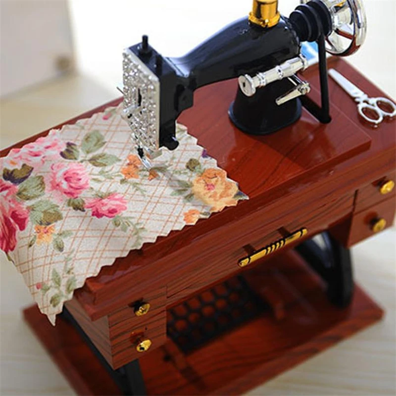  Vintage Music Box Mini Sewing Machine Style Mechanical Birthday Gift Table Decor 2018 fashion Hot sale good quality C0224      01