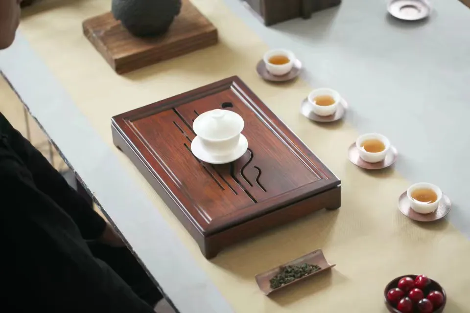 "King tea Mall" бамбуковый чайный поднос с резервуаром для воды, дренажный выход для китайских блюдец Gongfu Cha, чайные изделия, чайные сервизы, чайные инструменты, подарки
