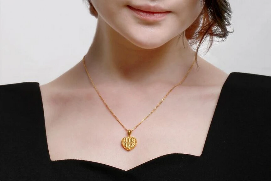 

Luxury Fashion Charming 24K Yellow Gold Hollow Heart Pendant 2.40g