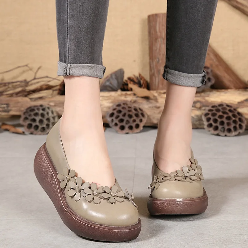 

Women Leather Pumps Flower 5 Cm High Heels Wedge Shoes Autumn 2019 Handmade Genuine Leather Women Pumps Retro Slip on Lazy Shoes