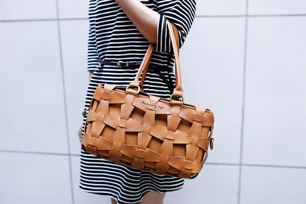 women leather toto bag