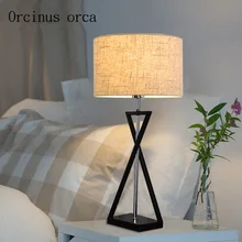 Настольная лампа, спальня, кровать, индивидуальная простая Модная креативная Современная Гостиная для кабинета отеля, комната лампочки в форме свечи