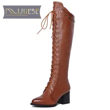 MLJUESE/; женские сапоги до колена из коровьей кожи с заклепками; зимние короткие плюшевые высокие сапоги с вышивкой; мотоботы; размер 43