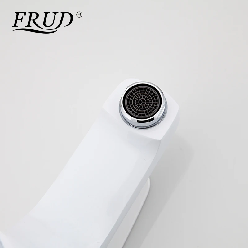Billig Frud moderne weiß bad leuchte messing Spray farbe armaturen wc wasser becken waschbecken wasserhahn heiße und kalte wasser bad mischer r10301 2