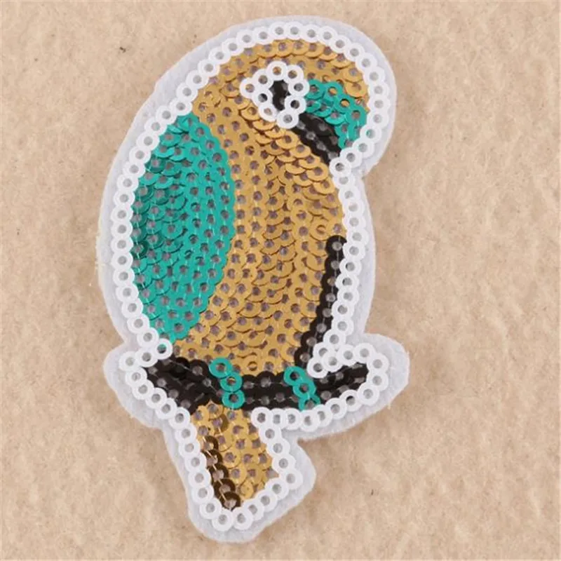 

Fashion animal patch parrot suquins Diy Women Embroidery Iron on patches for clothing girl applique 3D Sticker Free Shipping