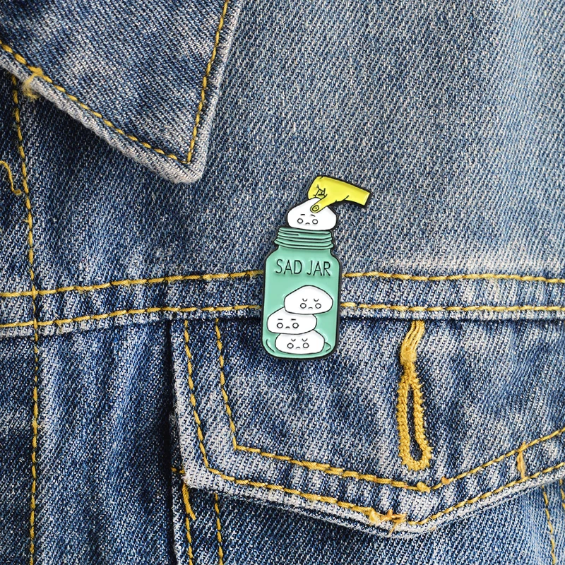 

XEDZ New trend cute medicine bottle brooch bottled cotton ball fashion personality creative full backpack coat pin badge