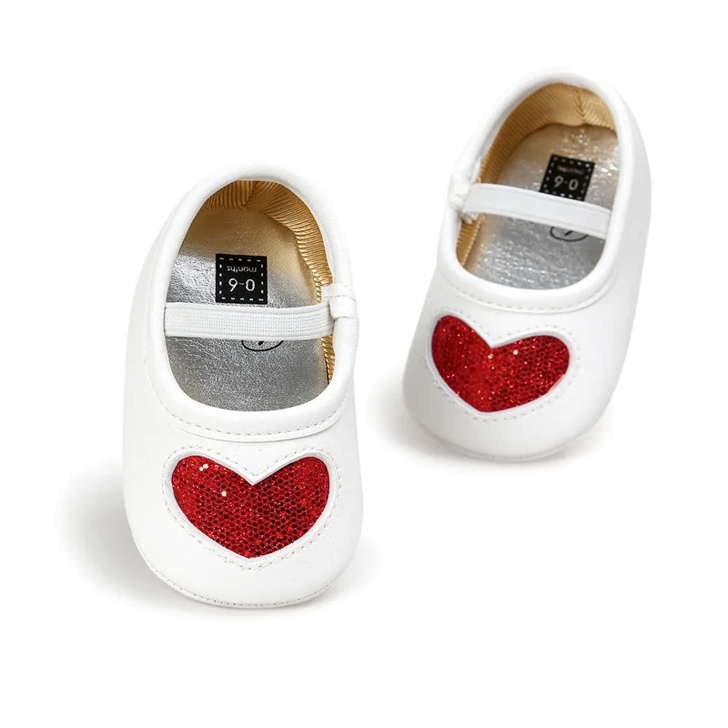 Стильные детские мокасины из искусственной кожи с сердечками; обувь для малышей и девочек; модная мягкая подошва с кисточками; обувь для новорожденных; CX121C - Цвет: Красный