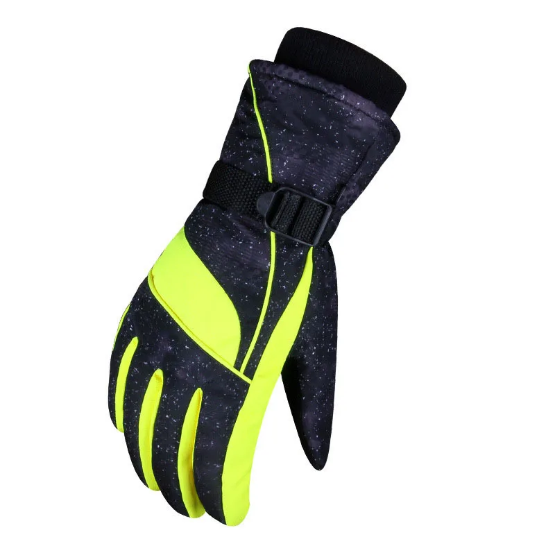 Skiing gloves 2