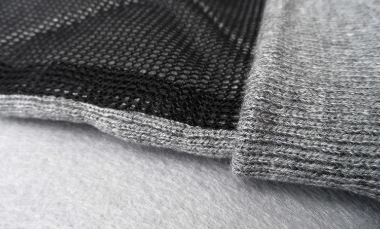 2570282136_2134480802