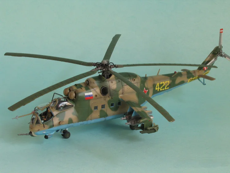 1:48 Россия MI-24P HIND-F/MI-240 HIND-D вертолет военный собранные Самолеты Модель