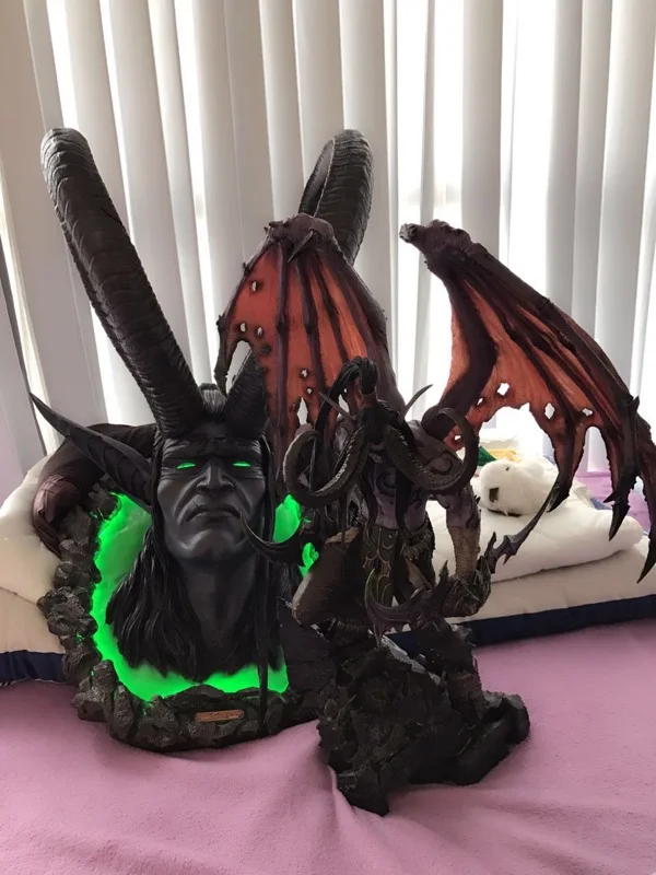 Модель вентиляторов wow Illidan рогатая голова gk смолы настенный содержит светодиодный светильник глаз и основание для коллекции